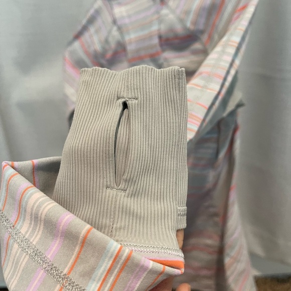 Lululemon Half Zip size 4 - Picture 5 of 10